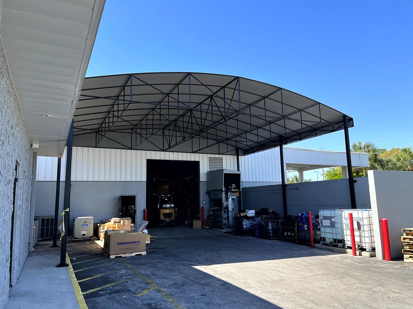 large span arch for truck loading